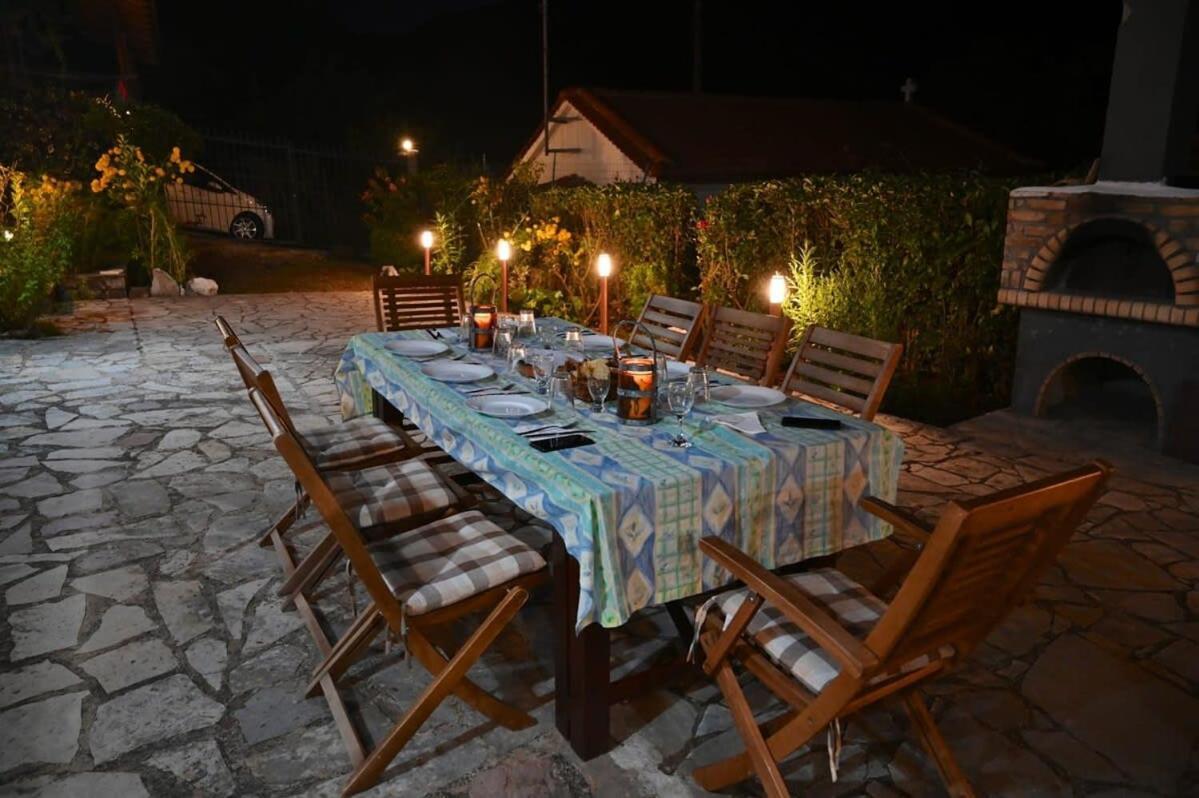 Kalavrita Winter Retreat - Homely Spacious Chalet Áno Vlasía Buitenkant foto